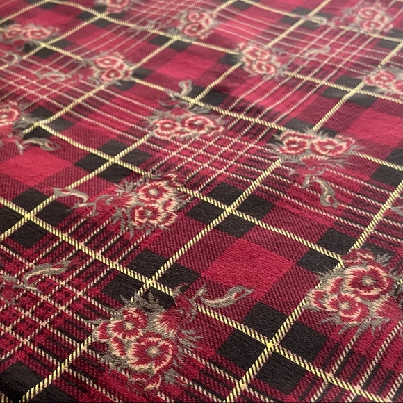 🥀 Vintage Black Dahlia Nostalgia Scarf - Picture 2 of 3